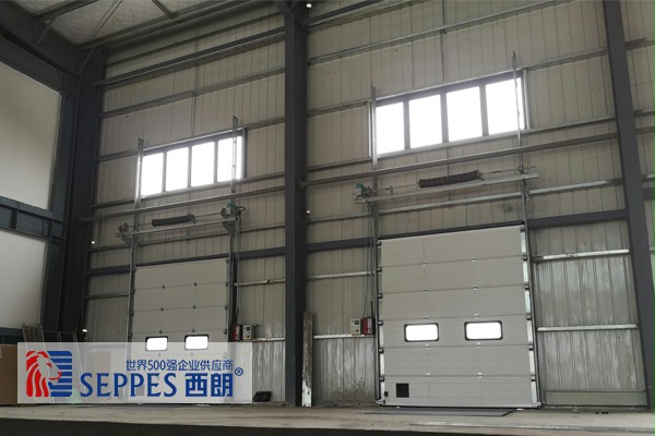 安全的工业提升门 安全的工业提升门