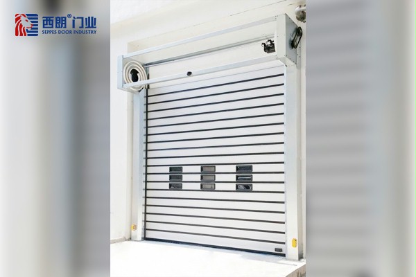 强悍的硬质快速门