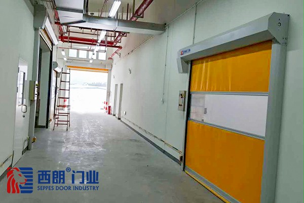 安全的快速卷帘门