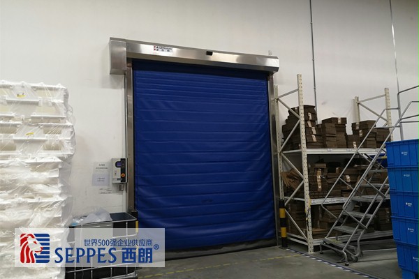 强劲的保温快速门