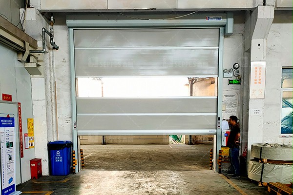 西朗门业快速卷帘门