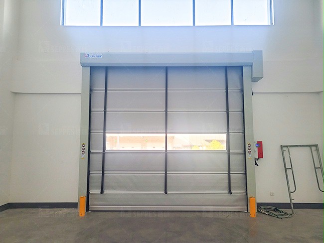 西朗门业堆积快速卷帘门