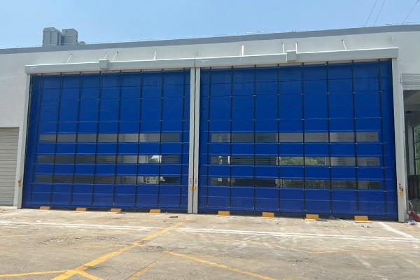 西朗门业快速堆积门