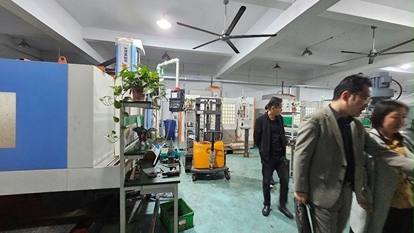 参观厂房 参观厂房