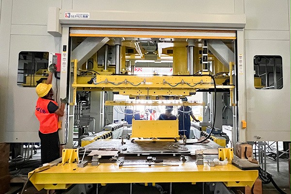 西朗门业快速卷帘门