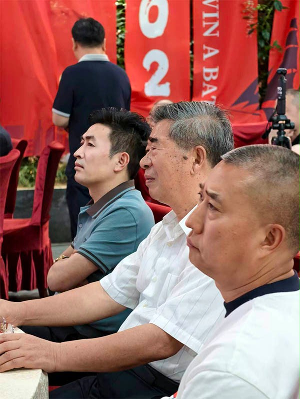 上图为：苏州市河南商会领导们在活动现场