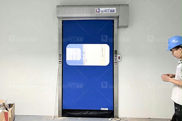 西朗门业洁净车间快速卷帘门